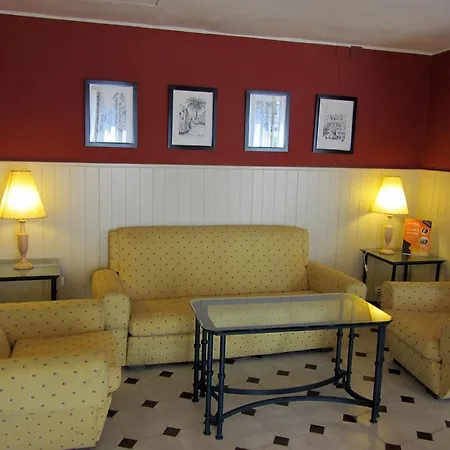 Boston Hotel *